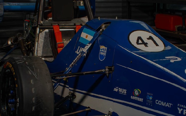 AUTO DE CARRERA CONSTRUIDO POR ESTUDIANTES DE LA UBA, REPRESENTÓ AL PAÍS